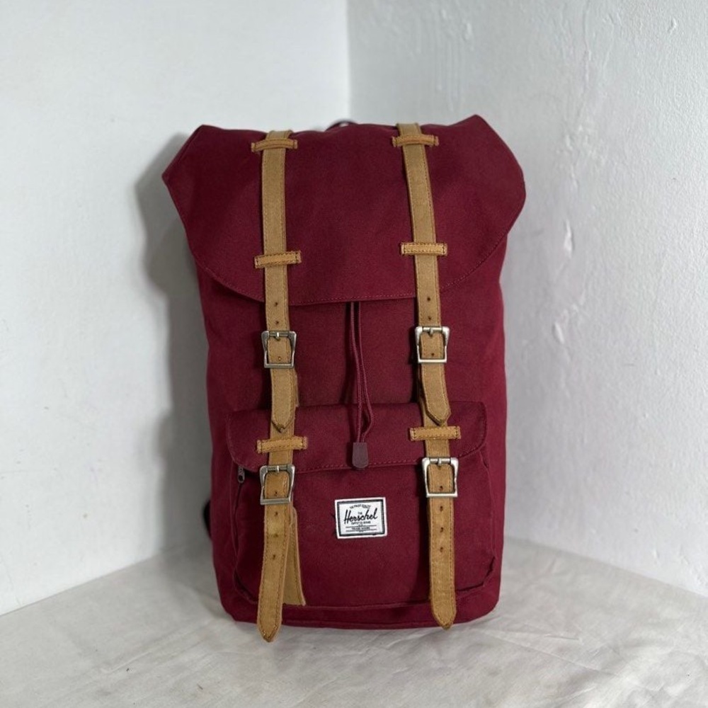 Herschel Little America 17.0L Backpack Burgundy’s with laptop compartment